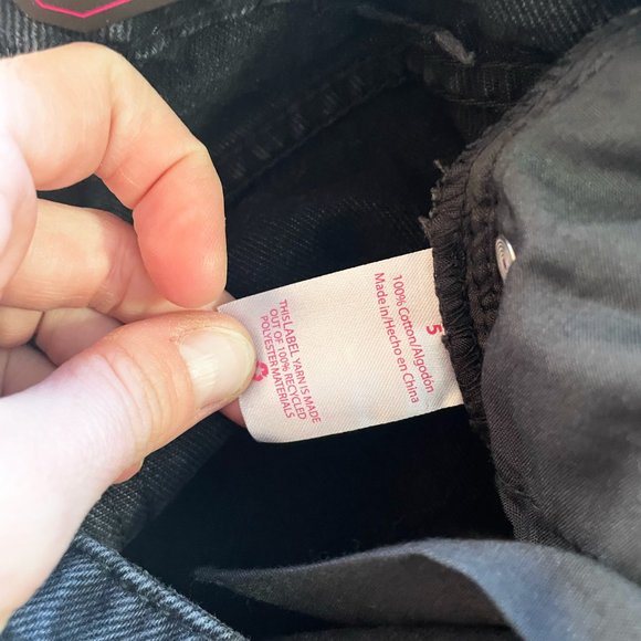 NWT No Boundaries Distressed women's 90's Jeans Size 5 - Picture 2 of 10